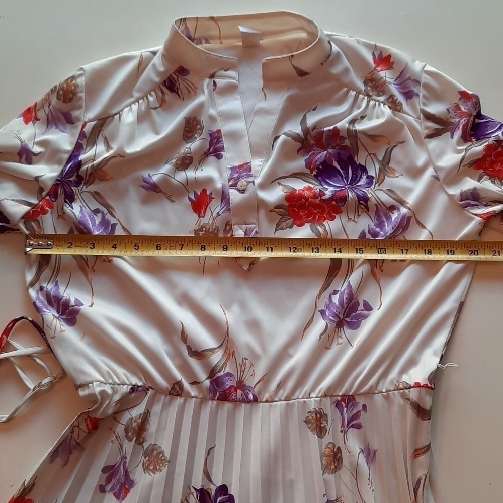 Vintage 1970s Cream Purple Floral Pleated Tie Waist Midi Dress Medium - Picture 9 of 11